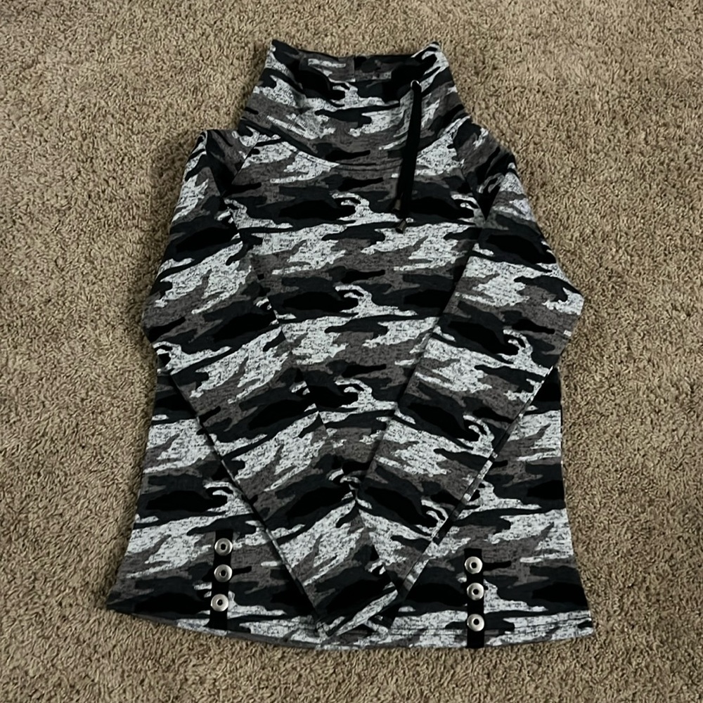 Wooly bully wear camouflage, size large